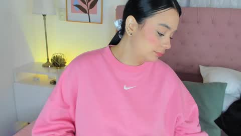 Cristal Cute  online show from January 2025 12:04:02 PM