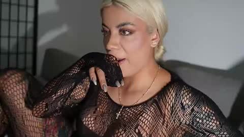 Laura online show from January 2026 02:37:02 AM