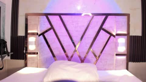 cristin  online show from April 2026 06:57:02 PM