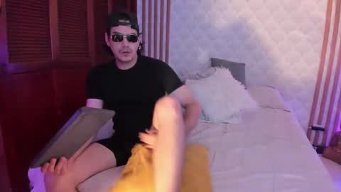 Cris  Pame online show from December 2025 03:33:01 AM