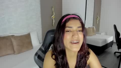 Snapshot of cristin_collins chatting on May 2026 09:32:01 PM C R I S T I N online show from May 2026 09:32:01 PM