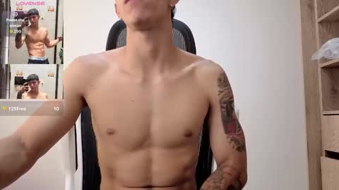 cristopher23  online show from October 2025 03:20:02 PM