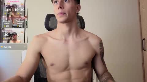 cristopher23  online show from November 2025 06:43:01 PM