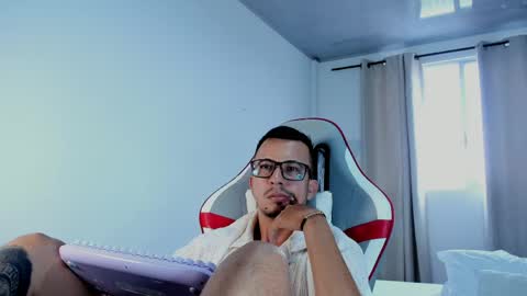 Cristopher  online show from April 2026 08:20:01 PM