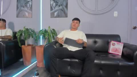 Cristopher online show from January 2025 12:31:01 PM