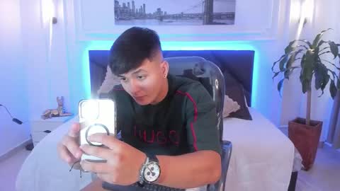 Cristopher online show from November 2025 02:21:02 PM