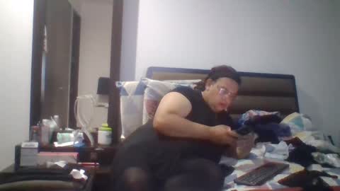 Snapshot of crossdresser64 chatting on January 2025 01:17:01 AM Linda Cross online show from January 2025 01:17:01 AM