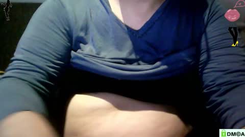 Snapshot of crossdresser64 chatting on November 2025 01:16:01 AM Linda Cross online show from November 2025 01:16:01 AM