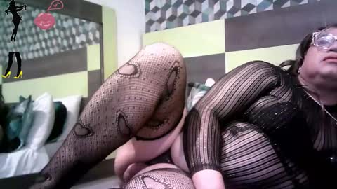 Snapshot of crossdresser64 chatting on November 2025 11:04:02 PM Linda Cross online show from November 2025 11:04:02 PM