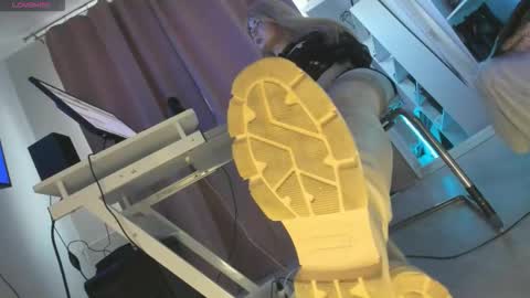 Cruel Siren online show from October 2025 05:39:02 AM