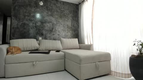 Cryss online show from November 2025 09:31:02 PM