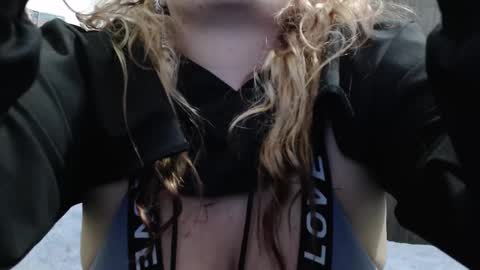 Snapshot of crystal_shadow chatting on December 2025 01:01:02 AM Crystal shadow online show from December 2025 01:01:02 AM