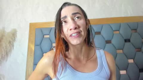 crystal_sm online show from October 2025 03:01:02 AM