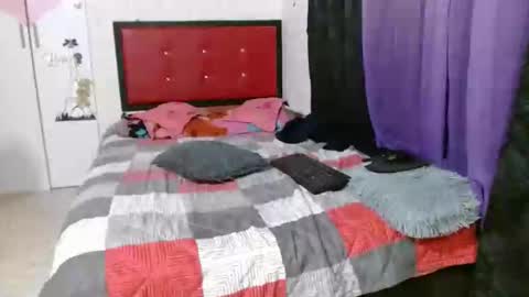 Snapshot of crystal_starx chatting on January 2025 04:50:01 AM Crystal Blaze online show from January 2025 04:50:01 AM