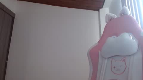 Snapshot of crystal_starx chatting on September 2025 01:00:02 PM Crystal Blaze online show from September 2025 01:00:02 PM