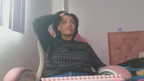 Snapshot of crystal_starx chatting on October 2025 03:58:01 PM Crystal Blaze online show from October 2025 03:58:01 PM