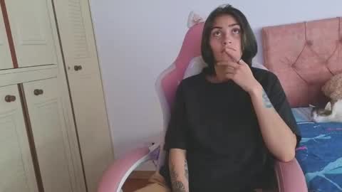 Snapshot of crystal_starx chatting on October 2025 06:08:01 PM Crystal Blaze online show from October 2025 06:08:01 PM