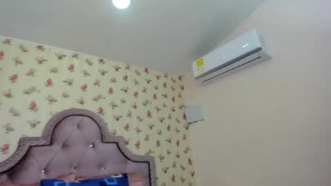 Snapshot of crystal_watson0 chatting on May 2026 01:40:01 PM Milf Latina online show from May 2026 01:40:01 PM