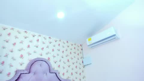 Snapshot of crystal_watson0 chatting on June 2026 01:46:01 PM Milf Latina online show from June 2026 01:46:01 PM