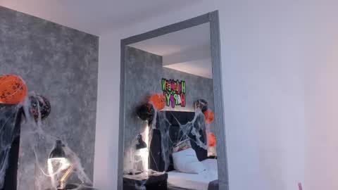 Crystal online show from October 2025 03:23:02 PM