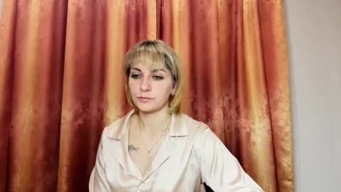 Snapshot of crystalfever_ chatting on May 2026 07:34:02 PM Mary online show from May 2026 07:34:02 PM