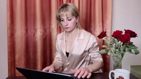 Snapshot of crystalfever_ chatting on June 2026 08:55:02 PM Mary online show from June 2026 08:55:02 PM