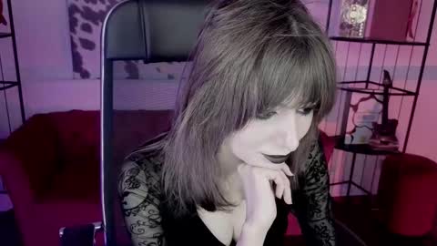 Snapshot of crystallbloom chatting on February 2026 07:21:01 PM crystallbloom online show from February 2026 07:21:01 PM