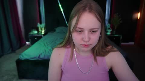 crystallpaws_ online show from September 2025 01:46:02 PM