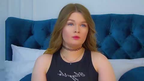 Crystal online show from October 2025 06:08:02 PM