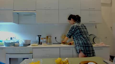 Maria online show from December 2025 03:27:02 AM