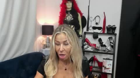 CrystalHotty online show from September 2025 04:25:01 AM