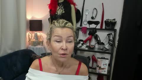 CrystalHotty online show from May 2026 04:41:01 AM