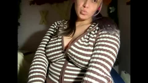 crystalyn777 online show from November 2025 07:23:02 AM