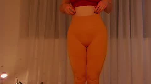 Leonela online show from December 2024 11:45:01 PM