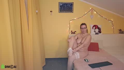 Snapshot of cuddlings chatting on January 2026 04:12:02 PM Mimiher 43 Asahim 32 online show from January 2026 04:12:02 PM