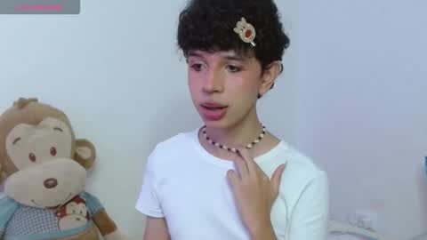 Cuddly online show from November 2025 08:02:01 PM