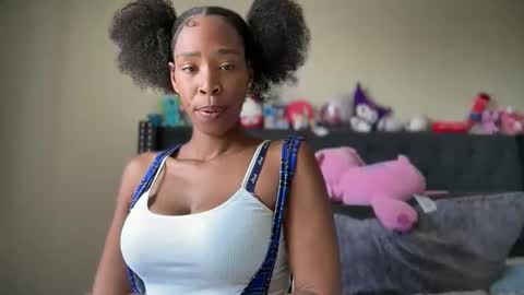 Snapshot of cum2charmxx chatting on April 2026 05:43:01 PM cum2charmxx online show from April 2026 05:43:01 PM