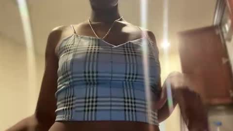 Snapshot of cum2charmxx chatting on May 2026 01:30:01 PM cum2charmxx online show from May 2026 01:30:01 PM