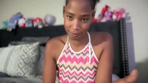 Snapshot of cum2charmxx chatting on May 2026 12:22:02 PM cum2charmxx online show from May 2026 12:22:02 PM