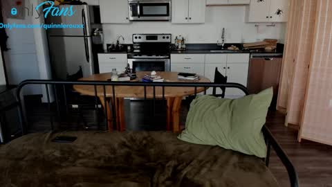 Quinn online show from October 2025 05:35:01 PM