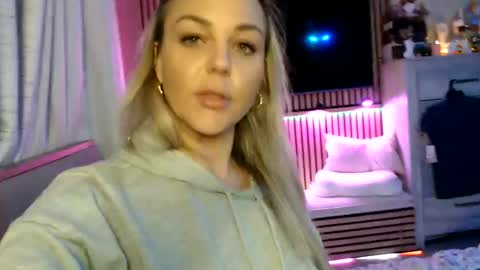 cumguzzlingskank online show from May 2026 04:40:01 AM
