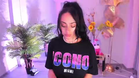 Snapshot of cupcake_izzy chatting on June 2026 06:52:01 PM cupcake_izzy online show from June 2026 06:52:01 PM