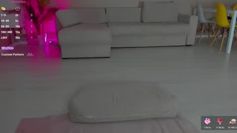 Antonia online show from October 2025 09:59:02 PM