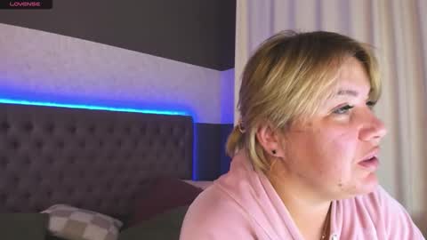 CurlyDreams online show from November 2025 08:32:01 PM