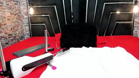 Alyanna  online show from October 2025 12:26:02 PM