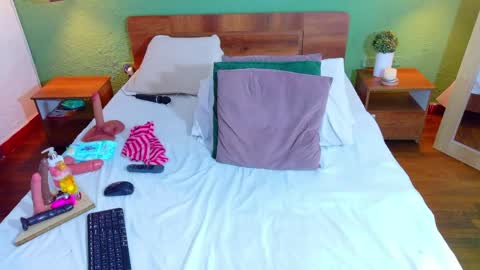 Danna online show from April 2026 06:57:02 PM