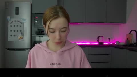 Snapshot of cute_beauty chatting on December 2025 12:14:02 PM Amanda online show from December 2025 12:14:02 PM