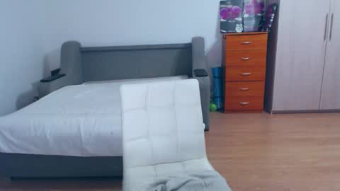 cute_jes online show from January 2025 06:04:02 PM