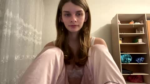 cute_kitte online show from February 2025 08:10:01 PM