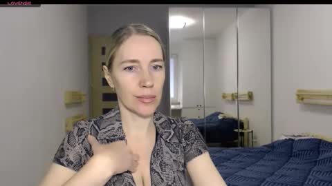 cute_lion_ online show from December 2025 12:34:02 PM